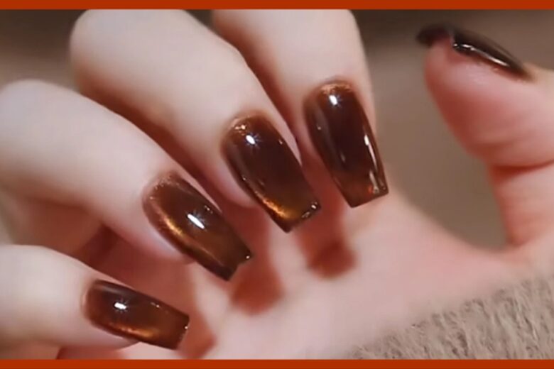 Amber nails: le unghie effetto ambra per una manicure autunnale di tendenza