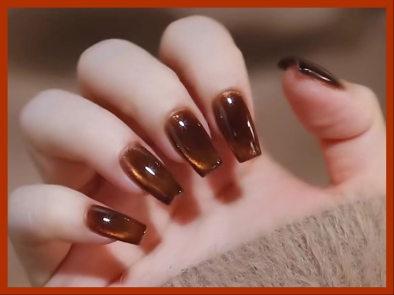 Amber nails unghie effetto ambra manicure autunnale tendenza cover mobile