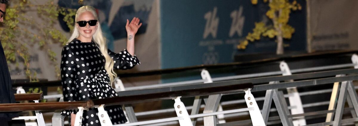 DESK lady gaga arrivo venezia