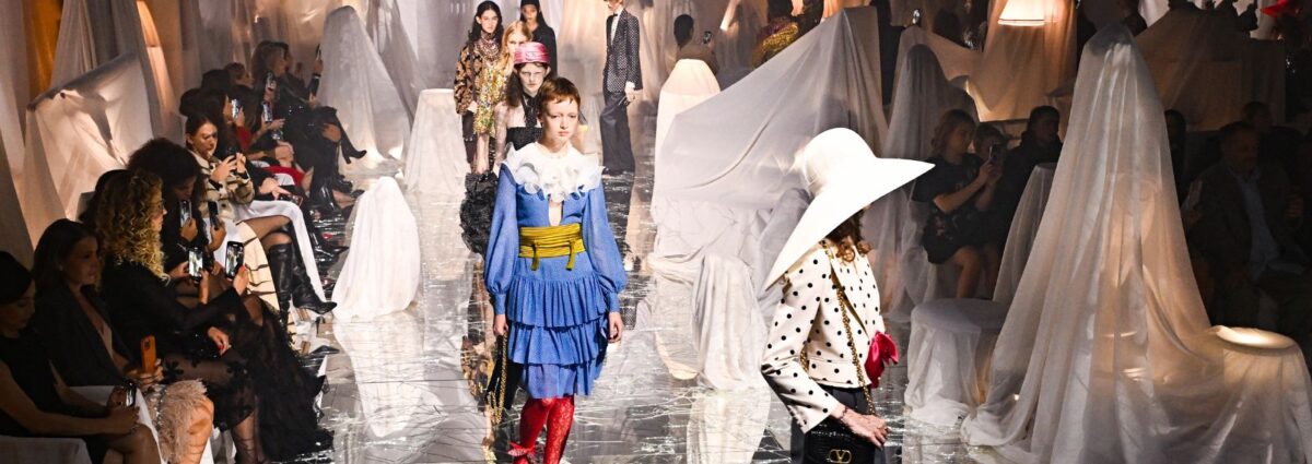 DESK valentino pe 2025