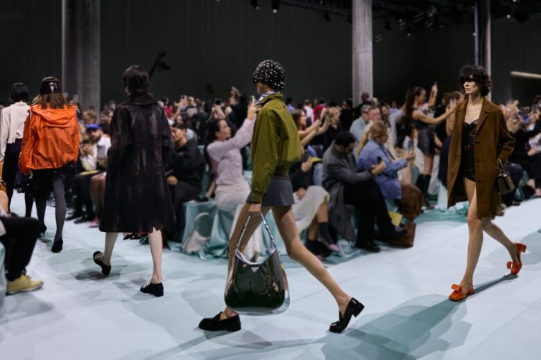 Milano Fashion Week: Max Mara, Prada, Emporio Armani e molto altro nel terzo giorno di sfilate
