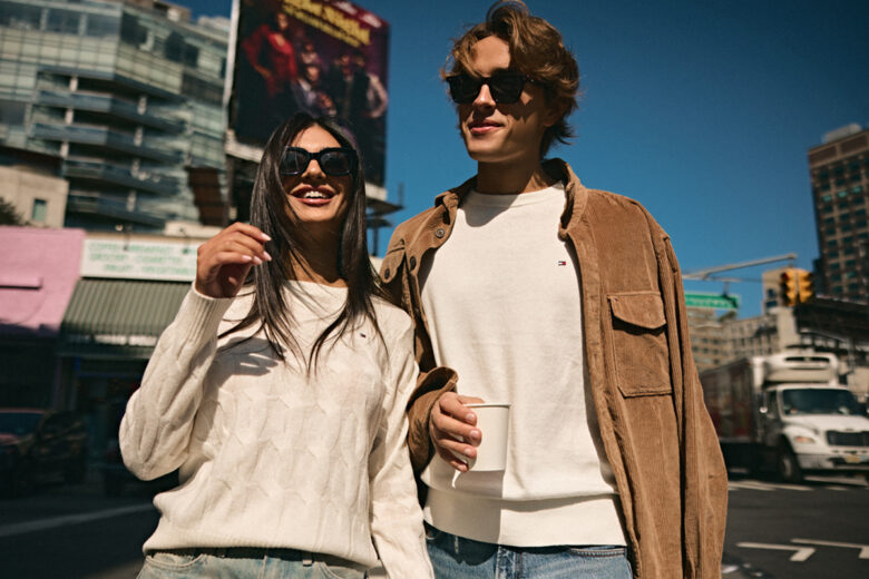 Per le strade di New York, Elisa Maino e Ryan Prevedel interpretano i nuovi “essentials” della collezione FW24 di Tommy Hilfiger