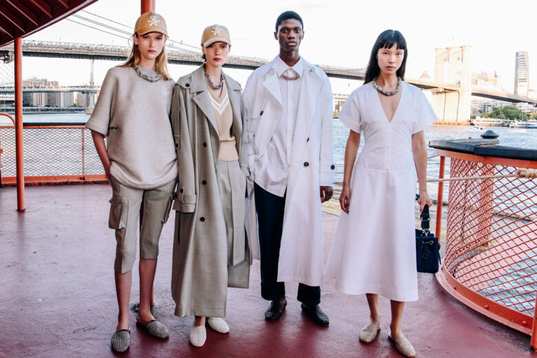 Tommy Hilfiger ci racconta la nuova collezione SS25, un omaggio allo stile di vita nautico e alla città di New York