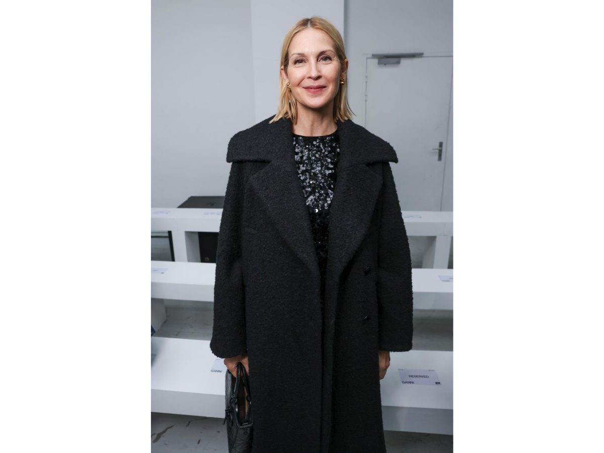 Kelly Rutherford 4-2