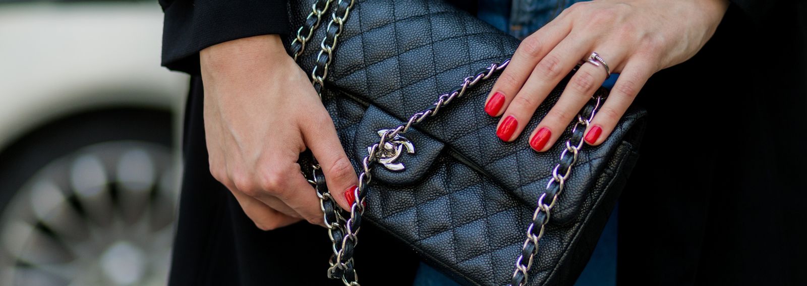 unghie rosse corte