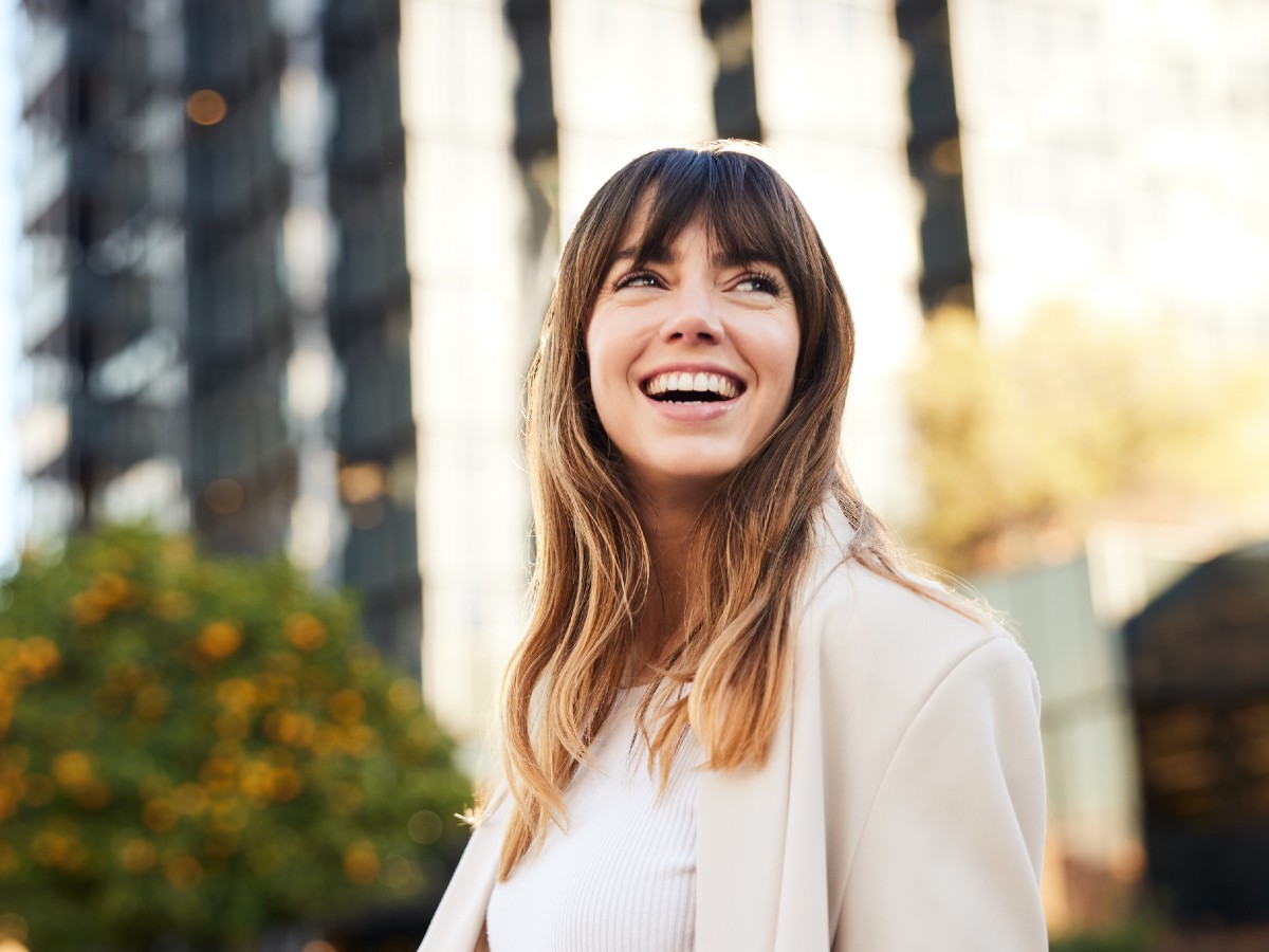 donna sorriso felicità psicologia