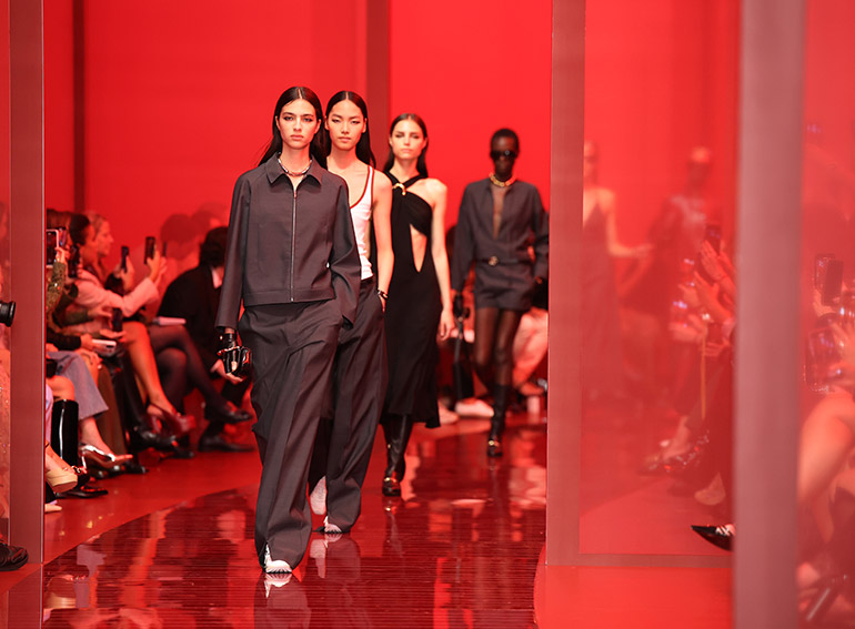 gucci-sfilata-primavera-estate-25-uscita-finale-look