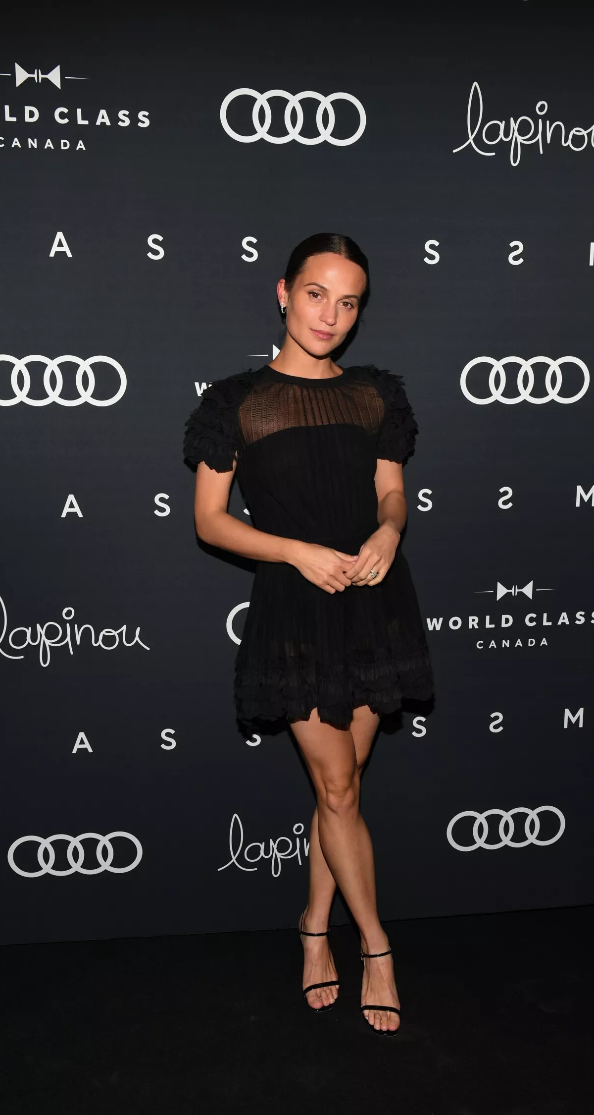 ok Alicia Vikander