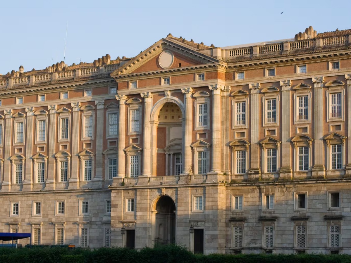 reggia-caserta-kaos-1536×1024.jpg