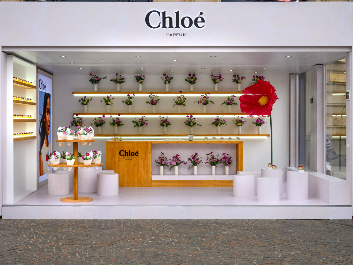 CHLOE FLOWER KIOSK (1)
