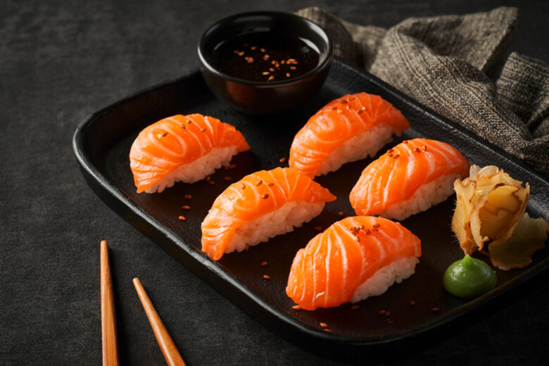 La ricetta da provare a casa: il sushi di salmone affumicato