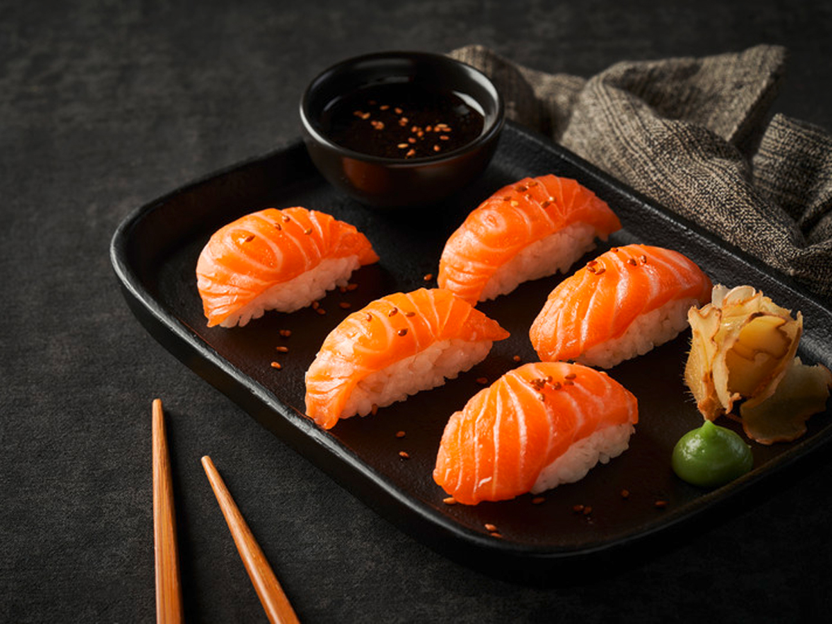 Nigiri-home-made-con-Salmone-Norvegese-Affumicato-Premium-MOWI-SIGNATURE