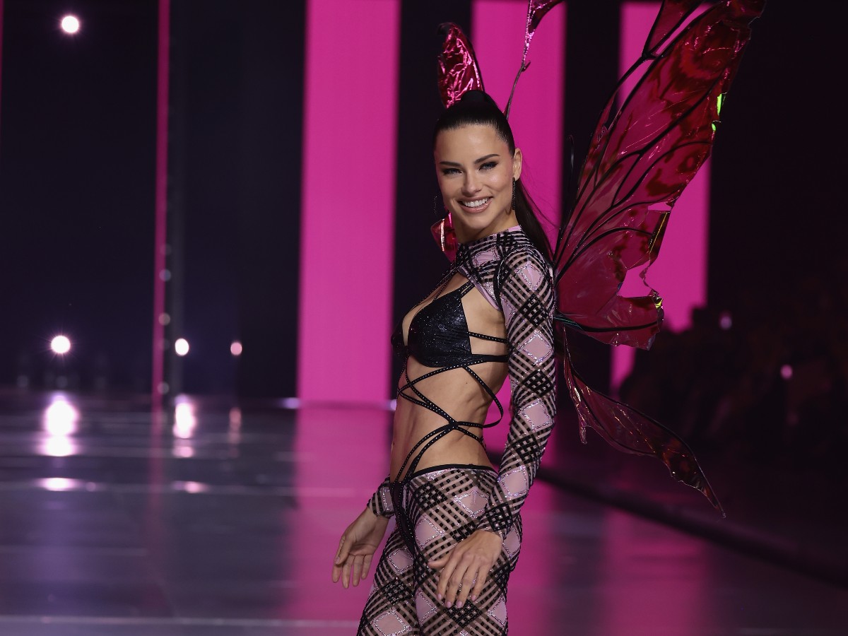 adriana lima VS