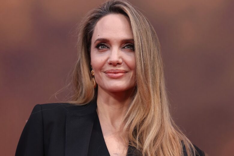 Angelina Jolie parla per la prima volta del suo divorzio da Brad Pitt: «È stato emotivamente devastante»