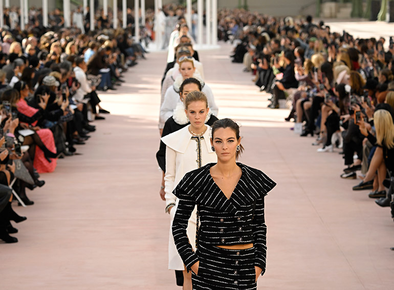 chanel-ss25-sfilata-grand-palais