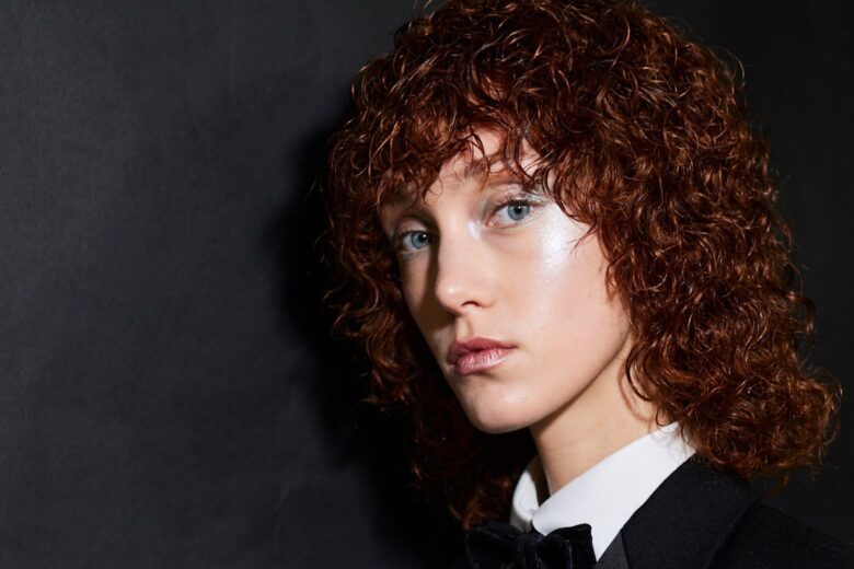 Se avete i capelli ricci, questi sono i look su cui puntare