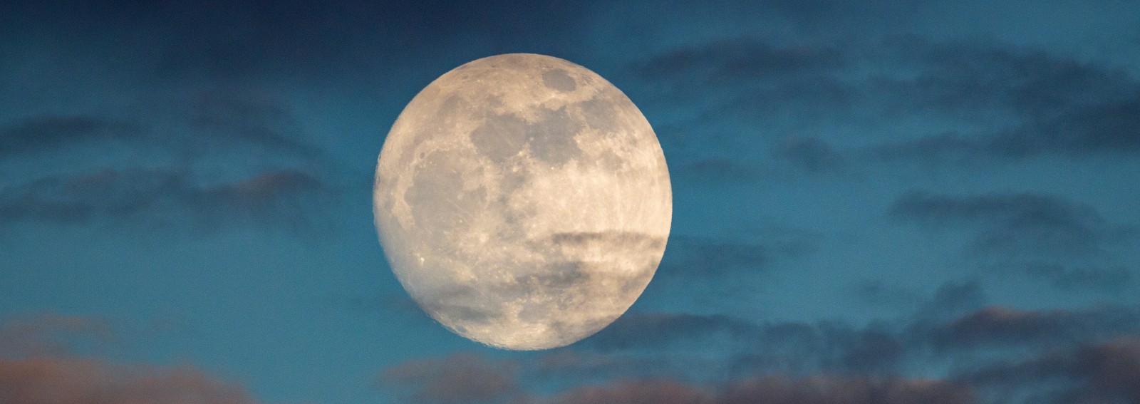 luna piena hero