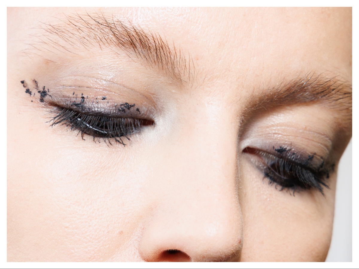 new goth make up tendenza trucco gotico dark autunno inverno 2024 2025 10