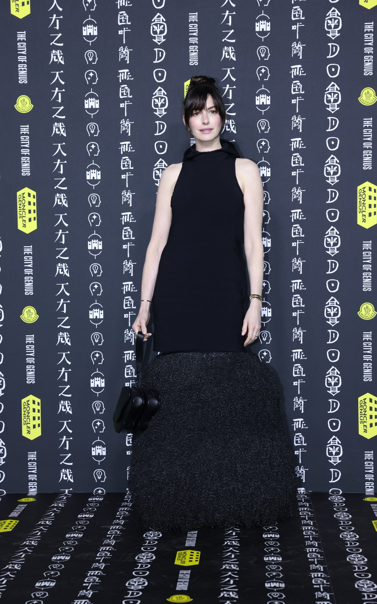 ok ANNA HATHAWAY 4