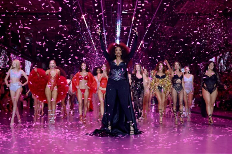 Dopo 6 anni, gli Angeli tornano a sfilare sulla passerella del Victoria’s Secret Fashion Show
