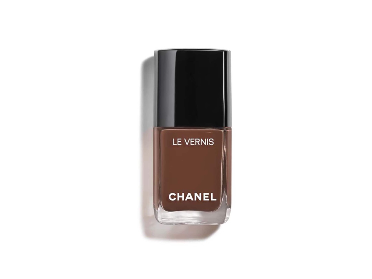 unghie color cioccolato smalto marrone tendenza autunno inverno 2024 2025 05