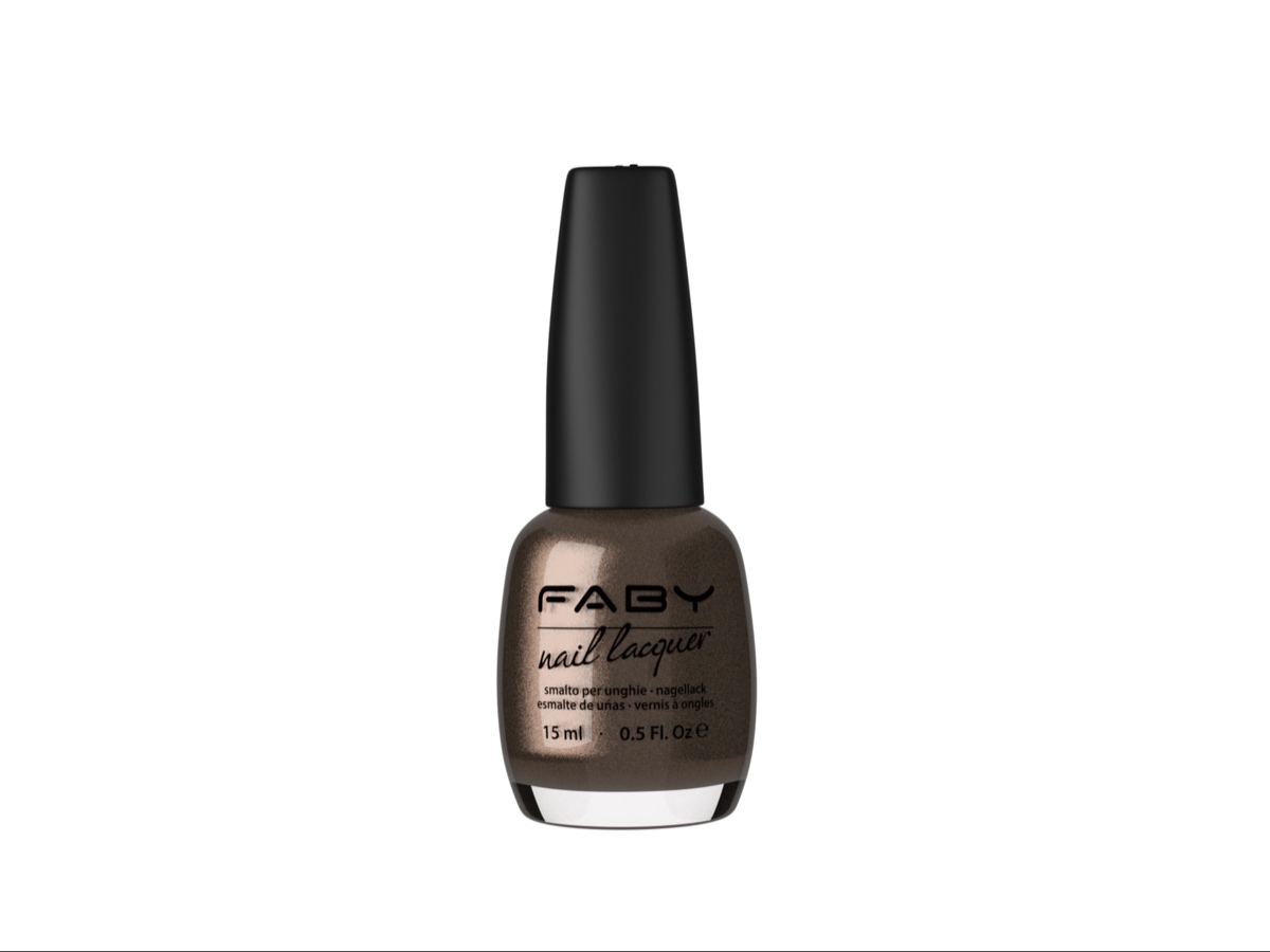 unghie color cioccolato smalto marrone tendenza autunno inverno 2024 2025 08