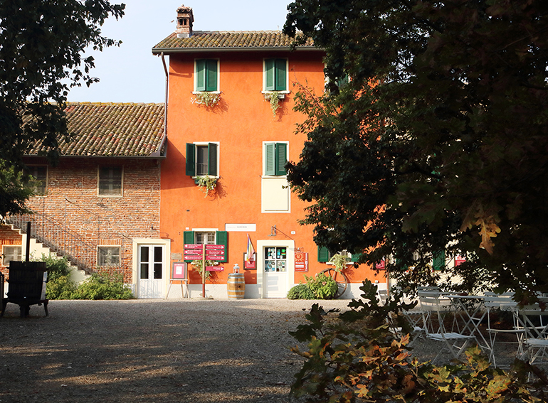 Cascina Caremma Hero mobile