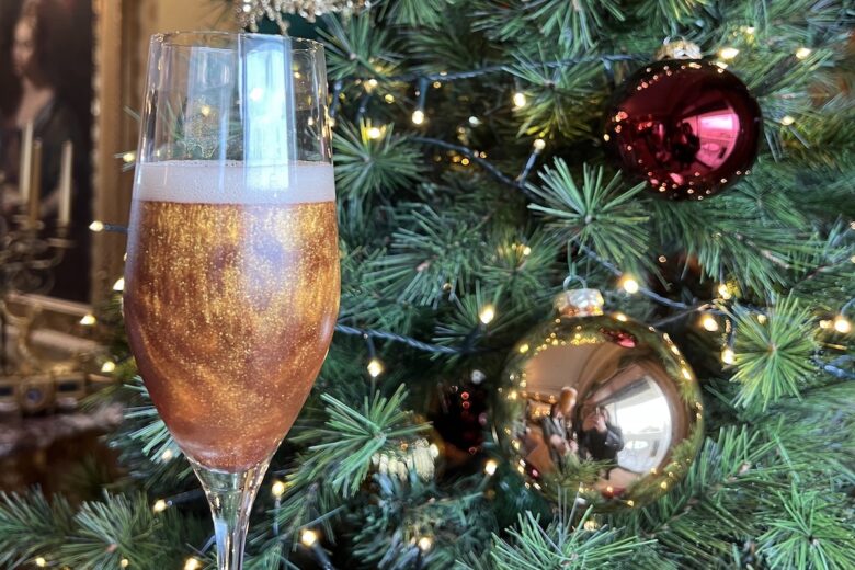 Ecco la ricetta del cocktail di Natale coi glitter diventato super virale