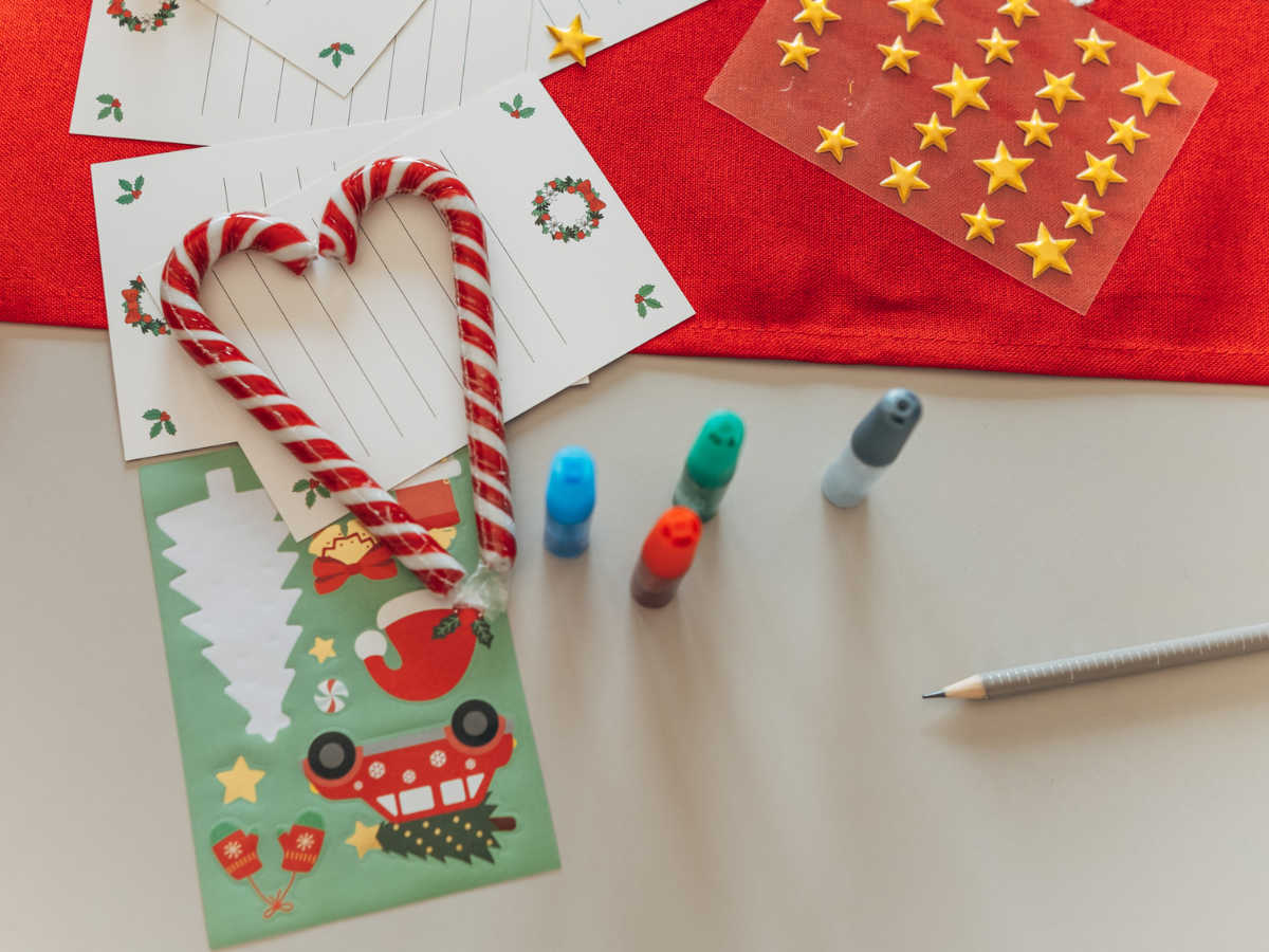 come decorare un biglietto natalizio