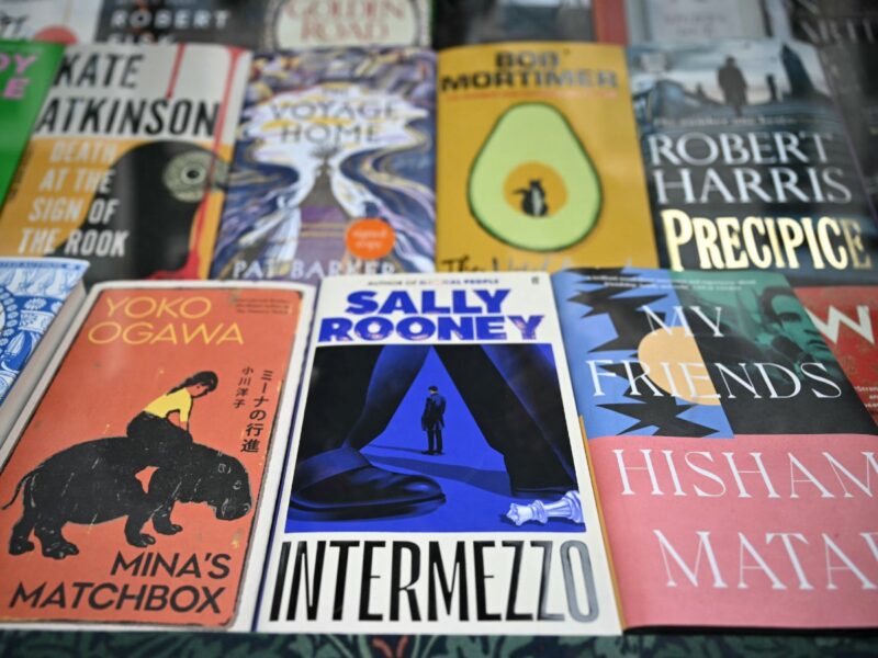 cover scrittrici come Sally Rooney mobile