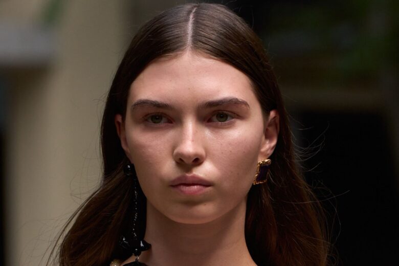 Se avete i capelli grassi, questi sono i migliori shampoo per voi