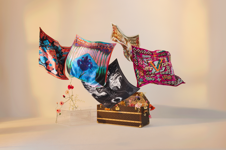 Louis Vuitton presenta la collezione di carré LV Art Silk Squares
