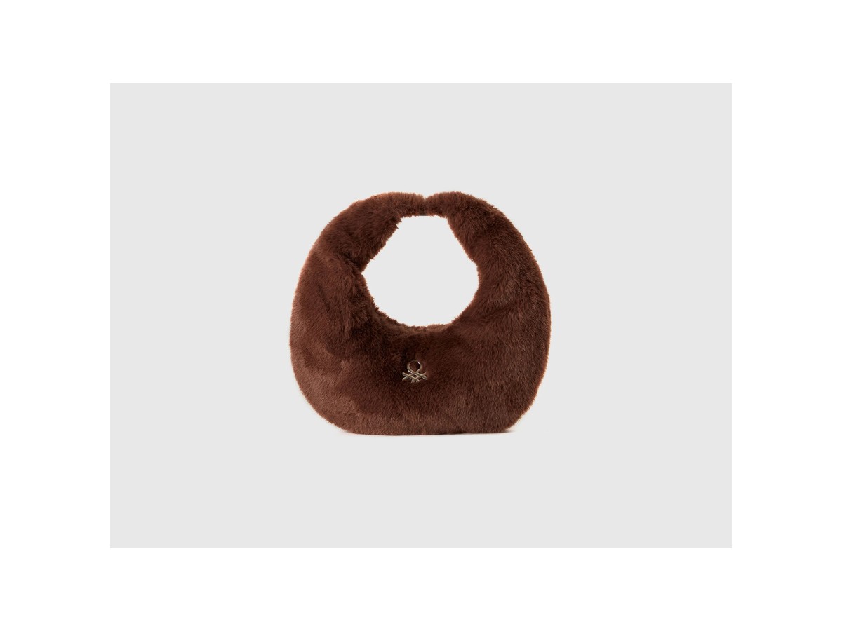 ok BENETTON- Borsa mezzaluna 35,95 euro