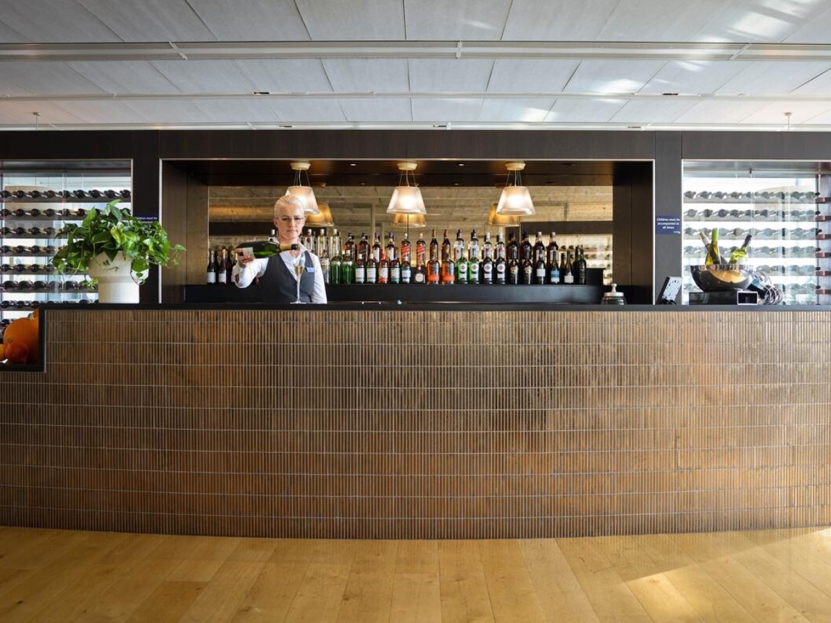 British_Airways-New_bar_in_First_lounge_at_Heathrow_Terminal_5-1280×790-ref174519-2