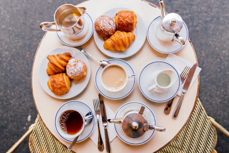 La Gen Z preferisce la colazione all’aperitivo, ecco perché