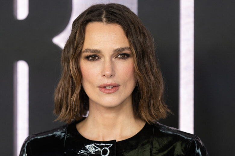 Keira Knightley: lo stile della protagonista di “Black Doves” in 7 look favolosi tutti da copiare