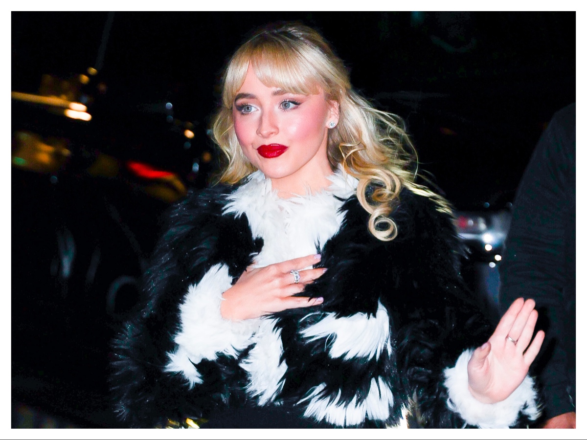 Sabrina Carpenter capelli make up profumi beauty look stile glam cantante 02