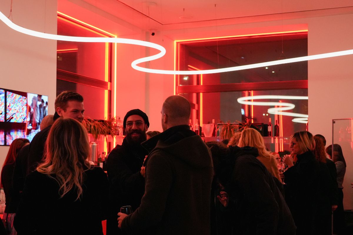 The Women era serie tv by Jeep