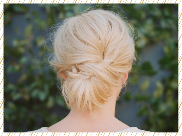 acconciatura capelli french roll raccolto stile anni 90 cover mobile