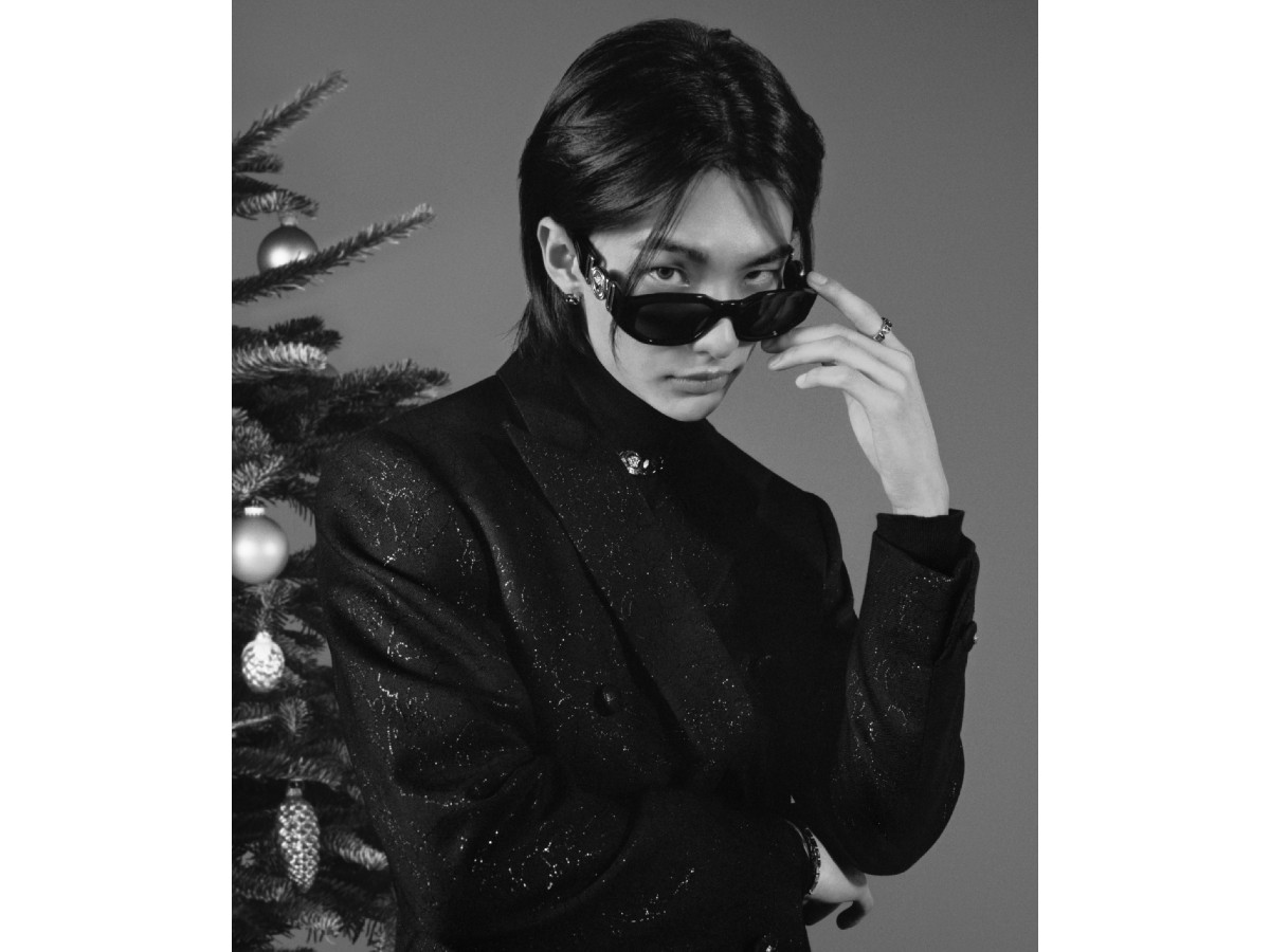 ok Versace Biggies_Hyunjin_Versace Holiday 2023 Campaign