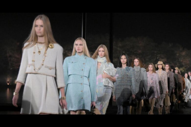 Chanel Métiers d’art 2024/25: 5 highlights  imperdibili della sfilata al West Lake di Hangzhou