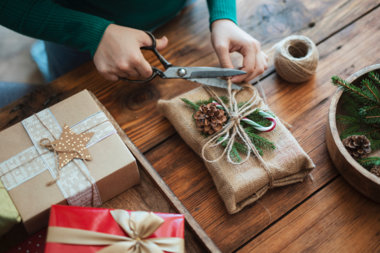 Tips, trucchi e idee originali per incartare i regali di Natale