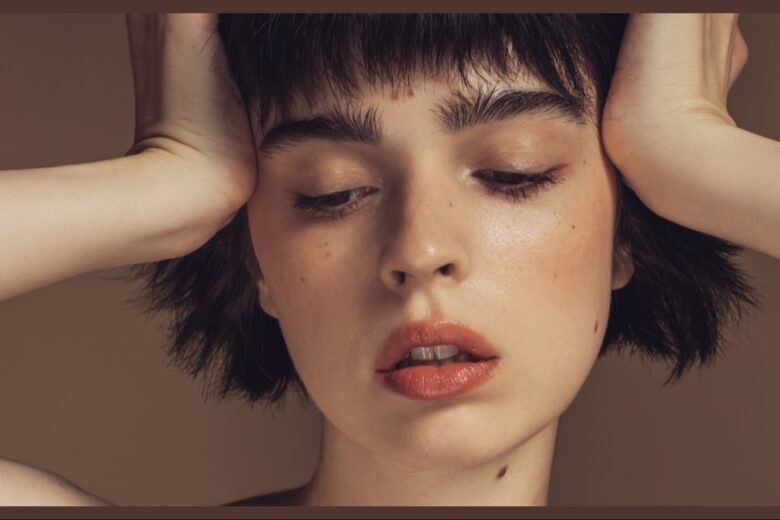 Razor bob: i capelli a caschetto tagliati “a vivo” sono il must dell’inverno 2025