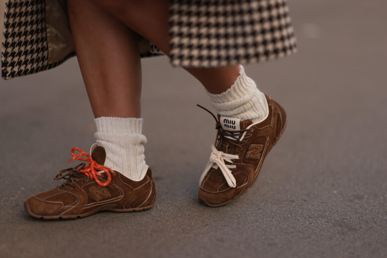 Tutte pazze per le sneakers in suede! Ecco i modelli più cool da non lasciarsi scappare in questa stagione