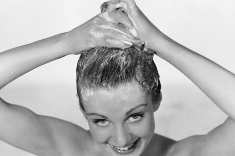 Sapete che l’acido ialuronico fa bene anche ai capelli? Ecco perché – e gli shampoo da provare