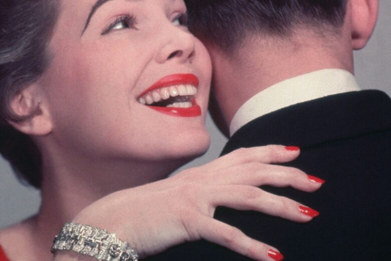 La manicure è romantica con le migliori proposte pensate per San Valentino 2025