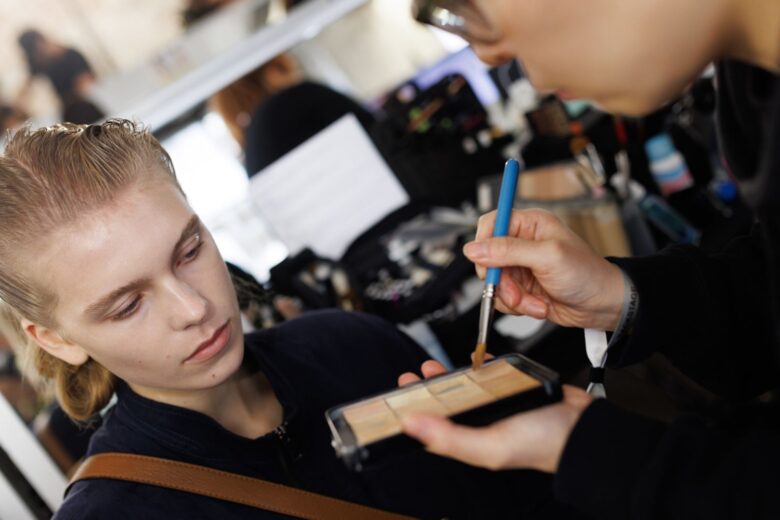 Come coprire le occhiaie con il trucco: la guida completa