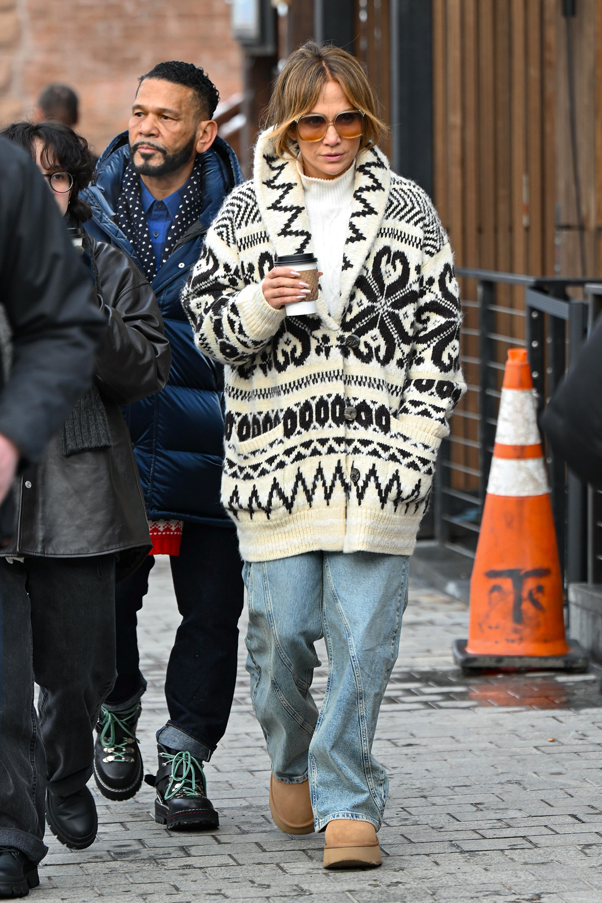 jennifer-lopez-ugg-2