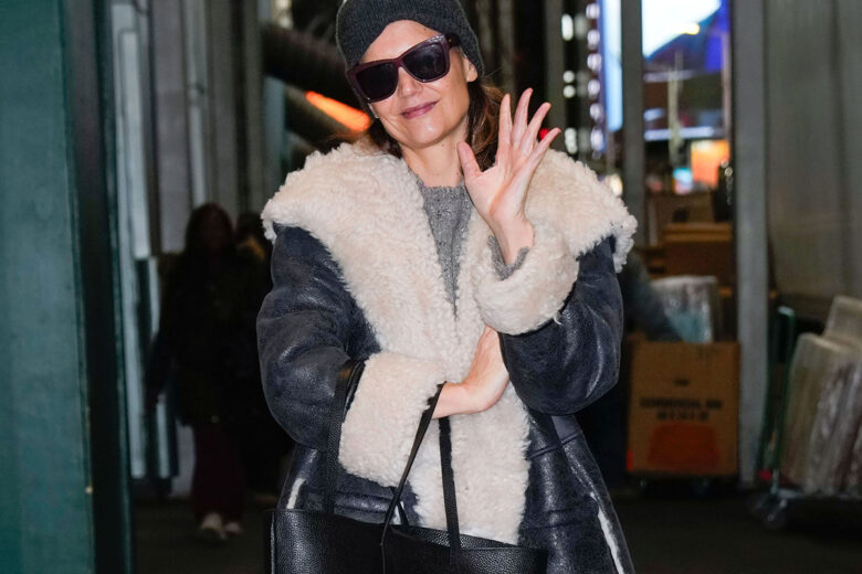 Questo è l’accessorio di cui Katie Holmes non può fare a meno  questa stagione (e che abbiamo in wishlist anche noi)!