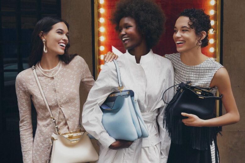 FENDI lancia la Peekaboo Soft Small: morbida, compatta e che racchiude un mondo, quello di chi la indossa